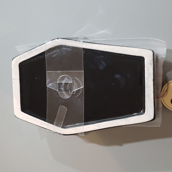 Ceramic coffin shaped container with lid NWT - Picture 3 of 6